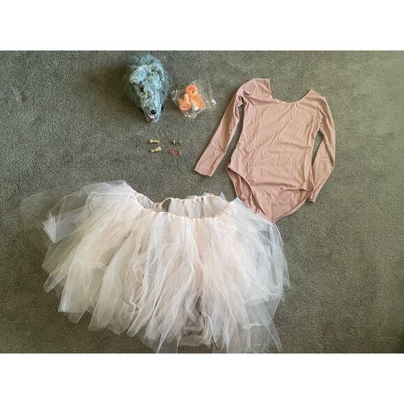 3 Little Pigs and the Big Bad Wolf Family Costumes - Picture 3 of 13